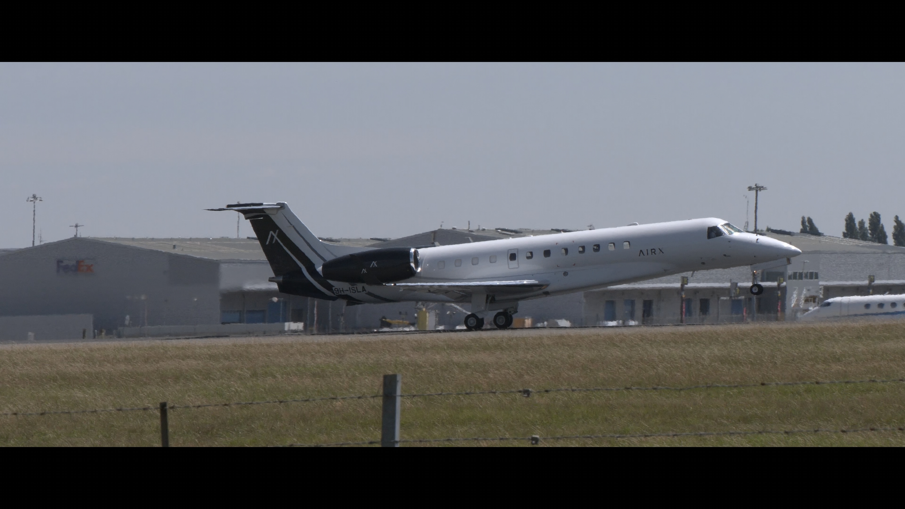 AirX Embraer Legacy 600